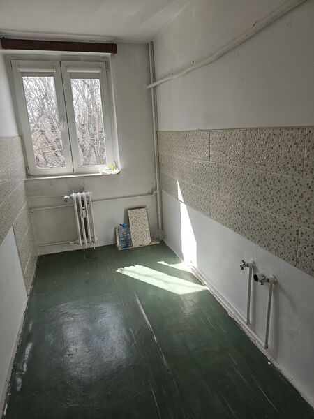 Berceni, Emil Racovita, particular 2 camere etaj 4/10 - decomandat, cf. 1.